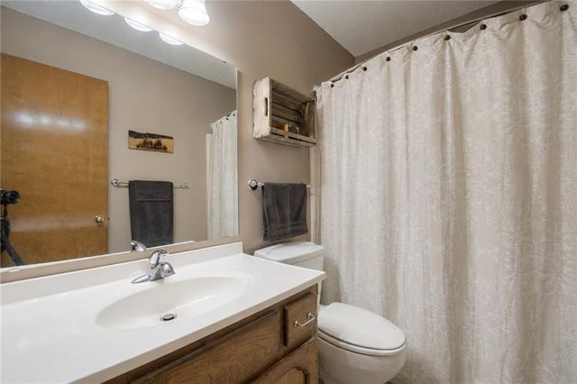 11216 N Donnelly Avenue, Kansas City, MO 64157