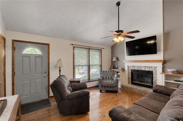 11216 N Donnelly Avenue, Kansas City, MO 64157