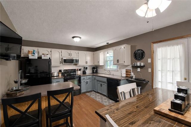 11216 N Donnelly Avenue, Kansas City, MO 64157