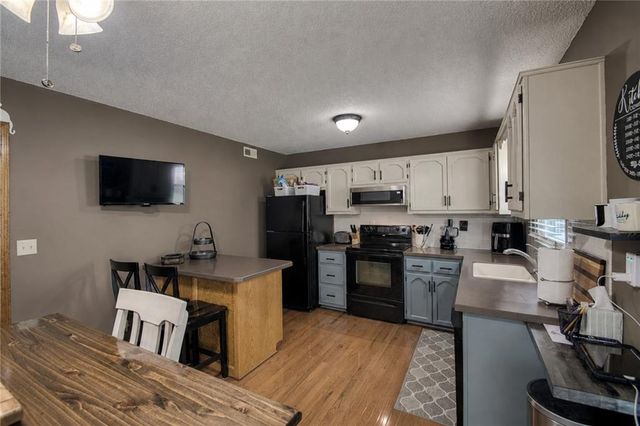 11216 N Donnelly Avenue, Kansas City, MO 64157