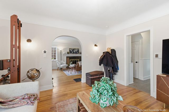 616 Rosewood Avenue Se, East Grand Rapids, MI 49506