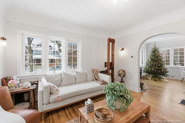 616 Rosewood Avenue Se, East Grand Rapids, MI 49506