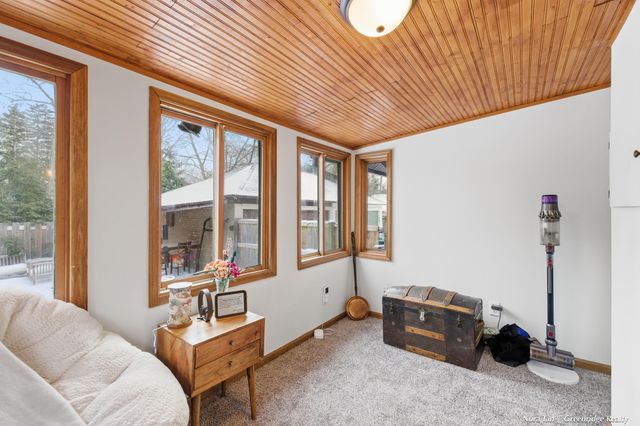 616 Rosewood Avenue Se, East Grand Rapids, MI 49506