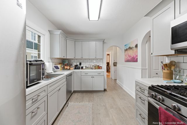 616 Rosewood Avenue Se, East Grand Rapids, MI 49506