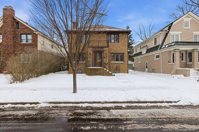 616 Rosewood Avenue Se, East Grand Rapids, MI 49506