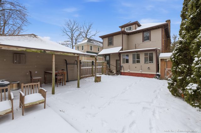 616 Rosewood Avenue Se, East Grand Rapids, MI 49506