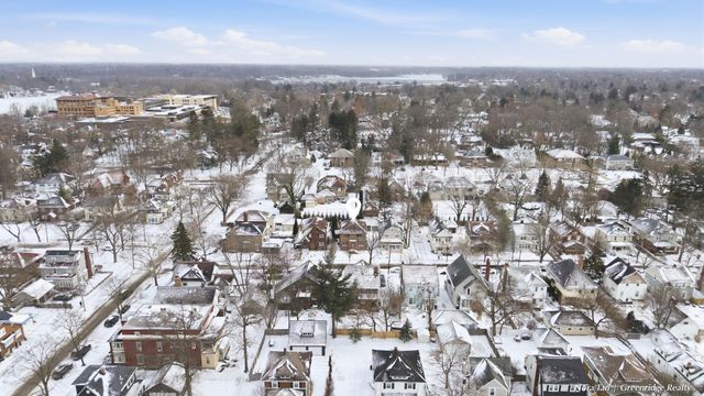 616 Rosewood Avenue Se, East Grand Rapids, MI 49506