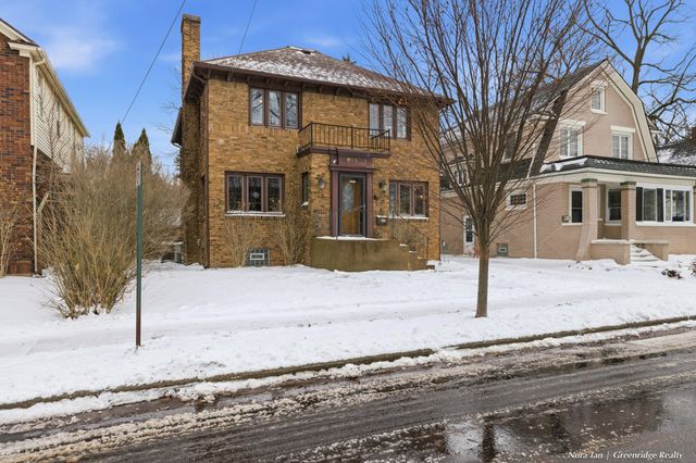 616 Rosewood Avenue Se, East Grand Rapids, MI 49506