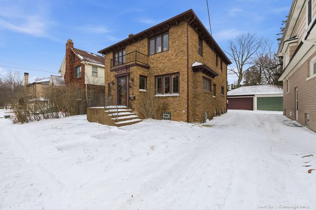 616 Rosewood Avenue Se, East Grand Rapids, MI 49506