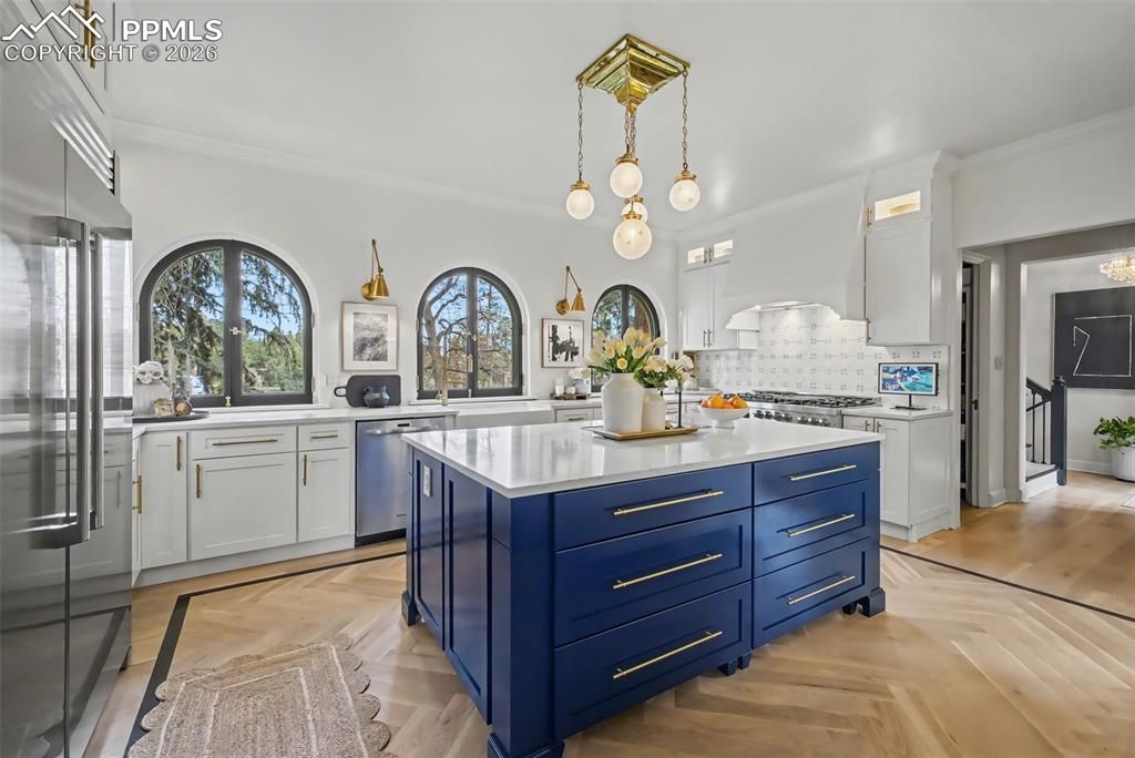 Image 12 of property listing at 15 Elm Avenue, Colorado Springs, CO 80906