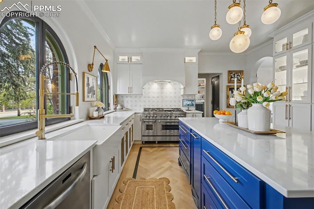 Image 13 of property listing at 15 Elm Avenue, Colorado Springs, CO 80906