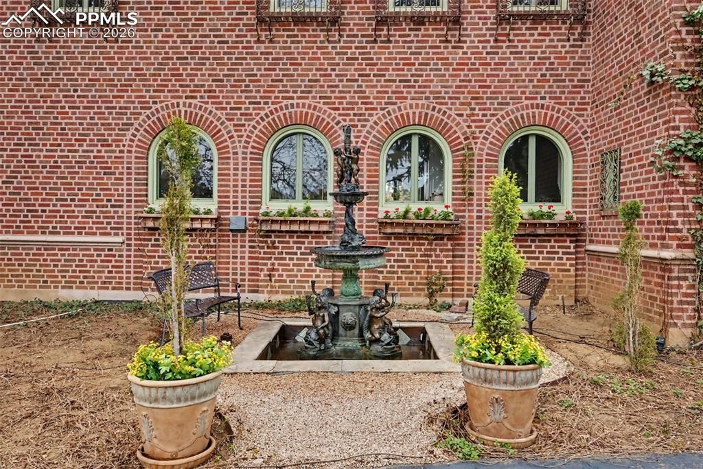 Image 2 of property listing at 15 Elm Avenue, Colorado Springs, CO 80906