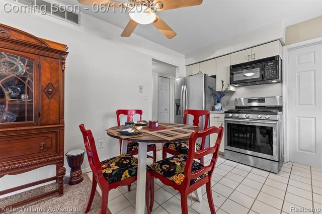 6589 Doyon Drive, Waterford, MI 48327