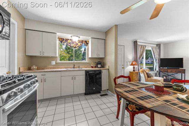 6589 Doyon Drive, Waterford, MI 48327