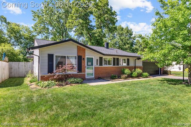 6589 Doyon Drive, Waterford, MI 48327