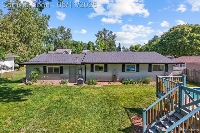 6589 Doyon Drive, Waterford, MI 48327
