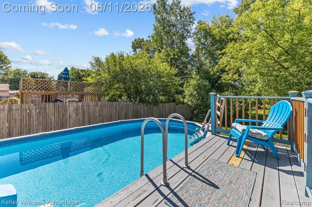 6589 Doyon Drive, Waterford, MI 48327