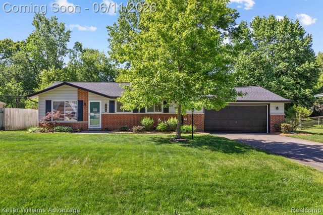 6589 Doyon Drive, Waterford, MI 48327