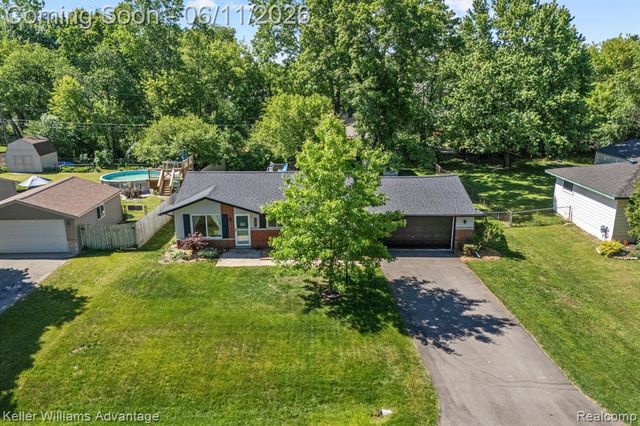 6589 Doyon Drive, Waterford, MI 48327