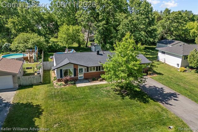 6589 Doyon Drive, Waterford, MI 48327