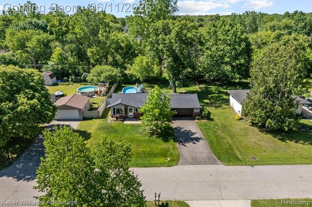 6589 Doyon Drive, Waterford, MI 48327