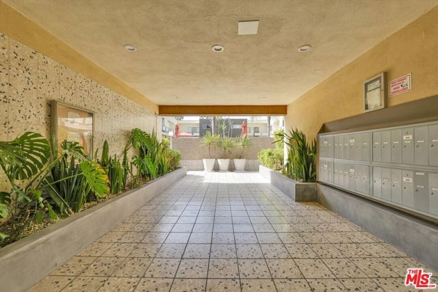 1233 N Laurel Avenue 114, West Hollywood, CA 90046