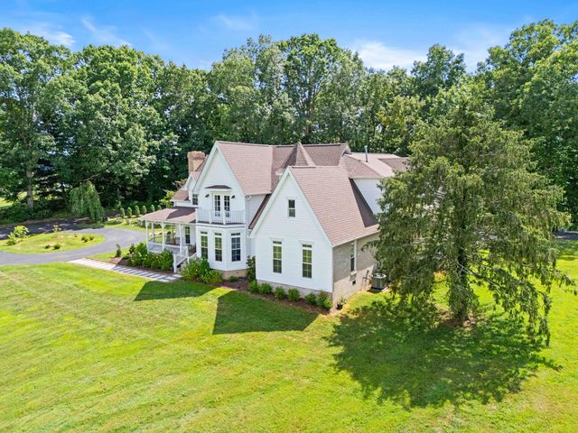 1055 Maple Grove School Road, London, KY 40744