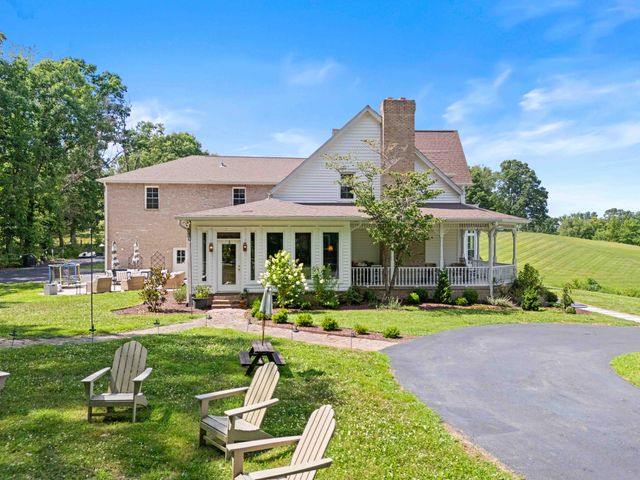 1055 Maple Grove School Road, London, KY 40744