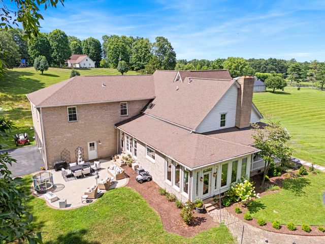 1055 Maple Grove School Road, London, KY 40744