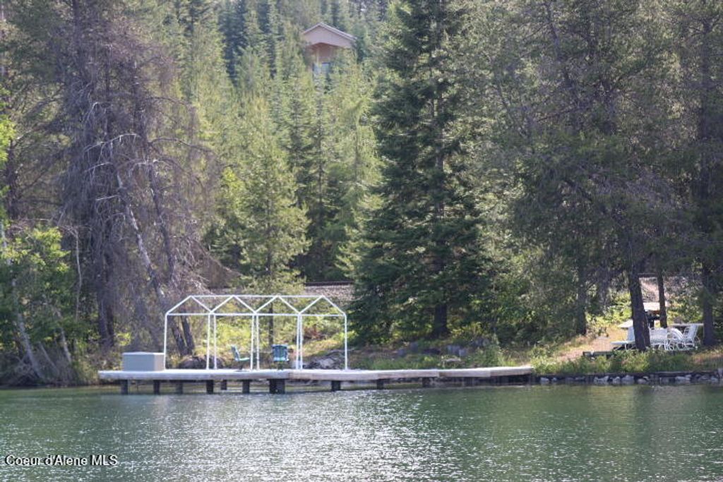 457 Gypsy Bay Rd, Sagle, ID 83860