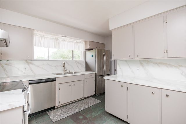6993 Lake View Dr, Corpus Christi, TX 78412