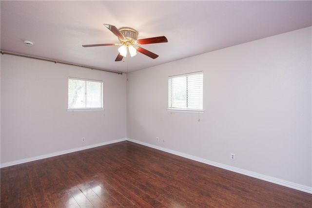 6993 Lake View Dr, Corpus Christi, TX 78412