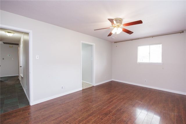 6993 Lake View Dr, Corpus Christi, TX 78412
