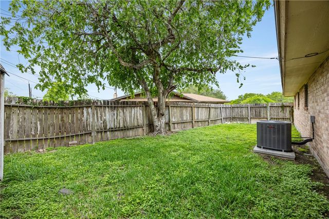 6993 Lake View Dr, Corpus Christi, TX 78412