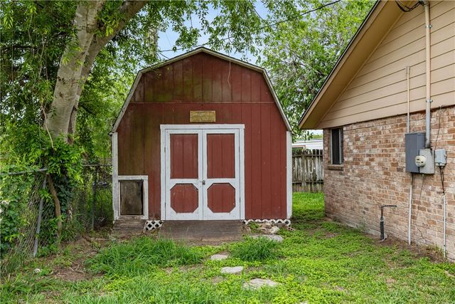 6993 Lake View Dr, Corpus Christi, TX 78412