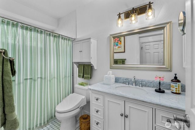 8236 NE Vashon Drive, Lacey, WA 98516