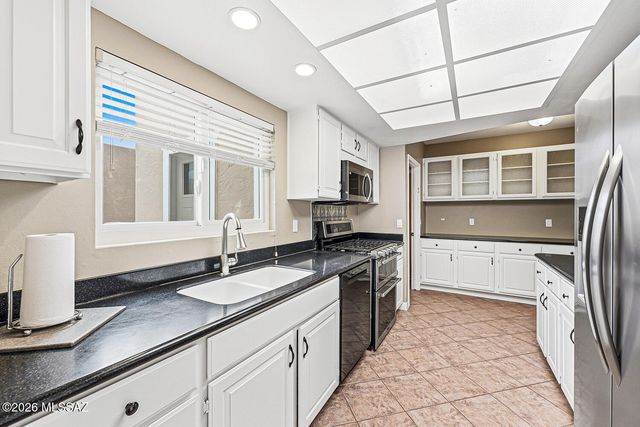 1939 S San Vincent Drive, Green Valley, AZ 85614