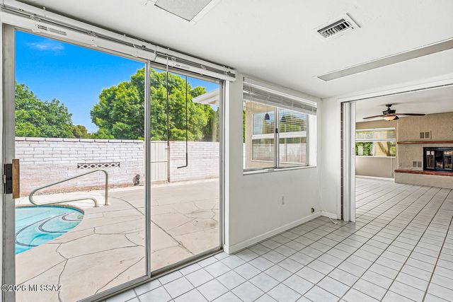 1939 S San Vincent Drive, Green Valley, AZ 85614
