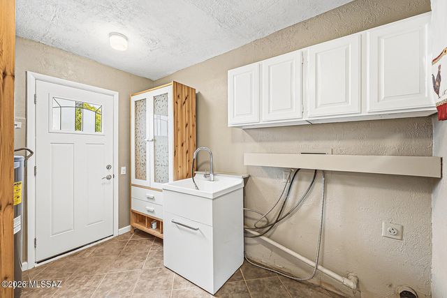 1939 S San Vincent Drive, Green Valley, AZ 85614