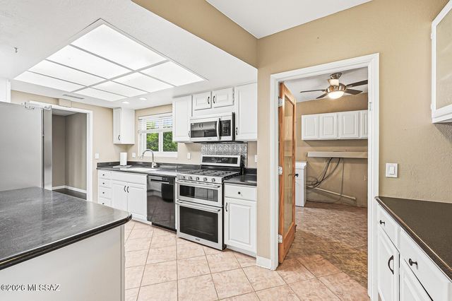 1939 S San Vincent Drive, Green Valley, AZ 85614