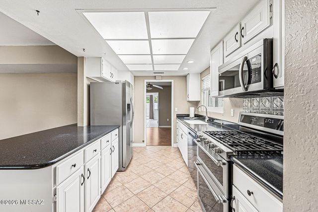 1939 S San Vincent Drive, Green Valley, AZ 85614