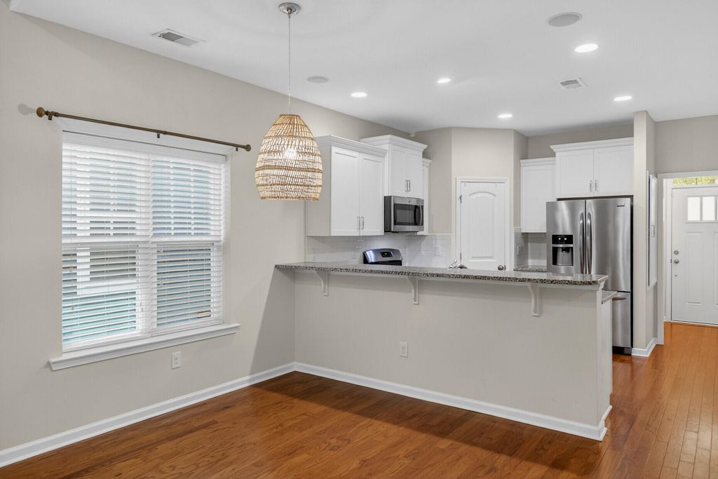 Image 11 of property listing at 3121 Mulan Lane, Charleston, SC 29414