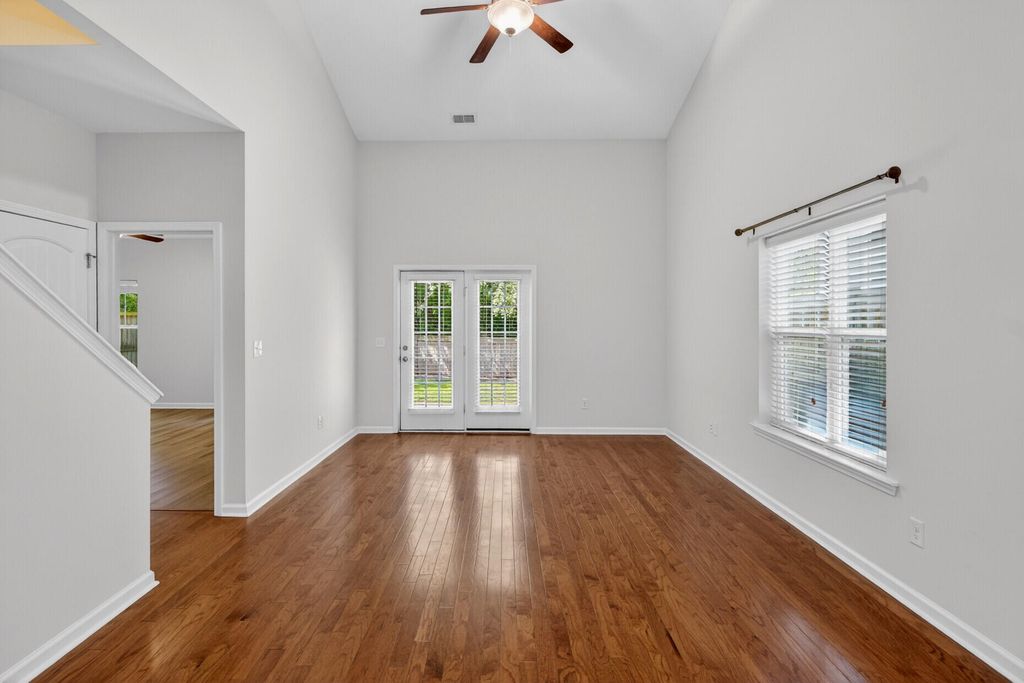 Image 13 of property listing at 3121 Mulan Lane, Charleston, SC 29414