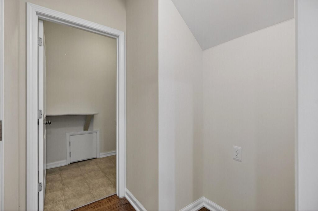 Image 17 of property listing at 3121 Mulan Lane, Charleston, SC 29414