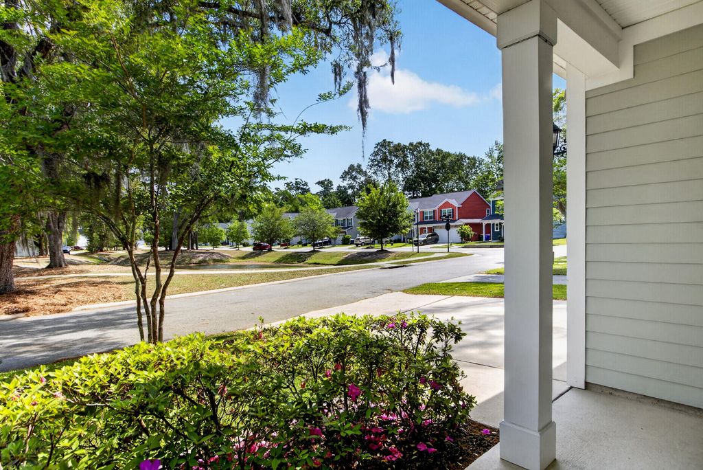 Image 4 of property listing at 3121 Mulan Lane, Charleston, SC 29414