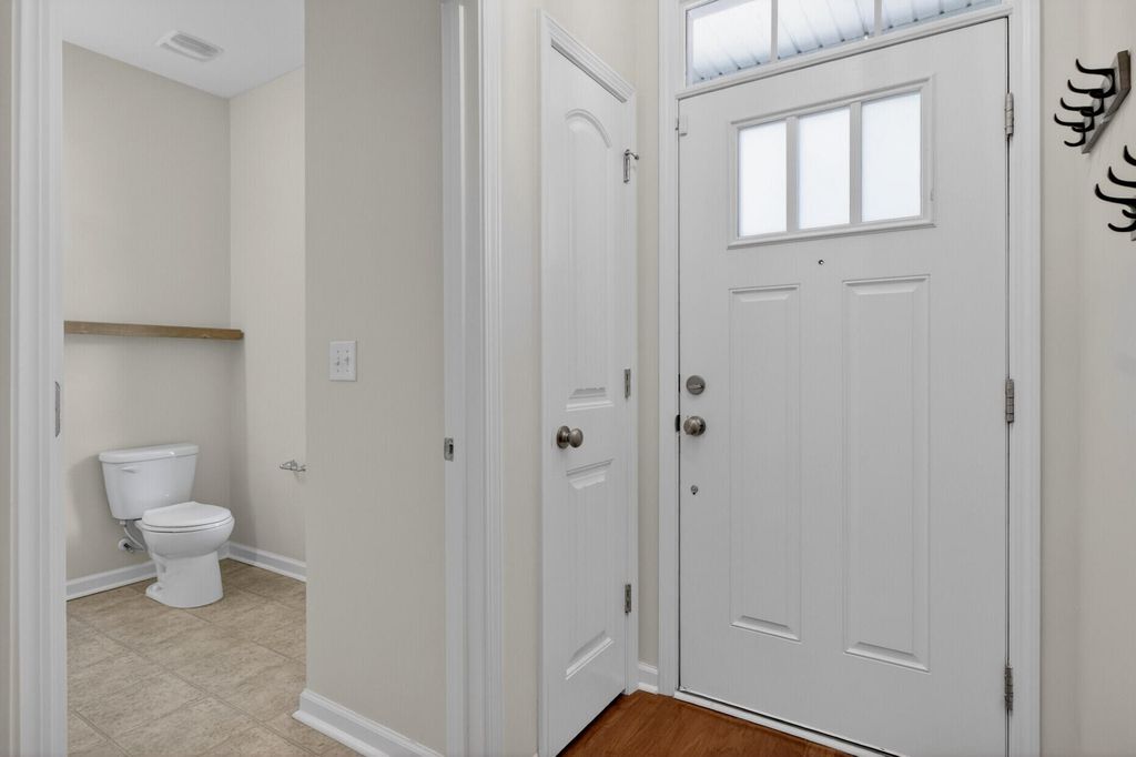 Image 6 of property listing at 3121 Mulan Lane, Charleston, SC 29414