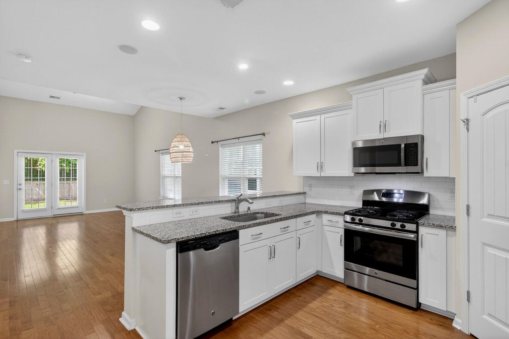 Image 7 of property listing at 3121 Mulan Lane, Charleston, SC 29414