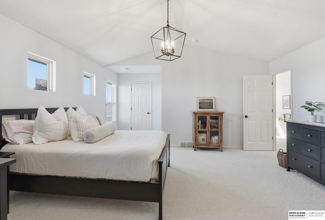 11611 S 110 Avenue, Papillion, NE 68046