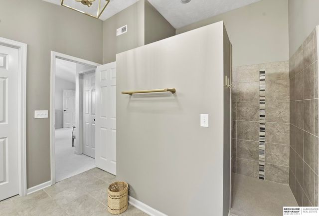 11611 S 110 Avenue, Papillion, NE 68046