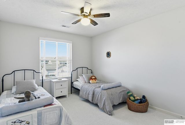 11611 S 110 Avenue, Papillion, NE 68046